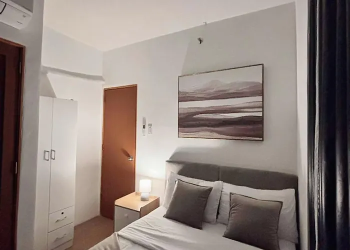 Apartment Cozy 2br Near Airport- Perfect For Travelers *